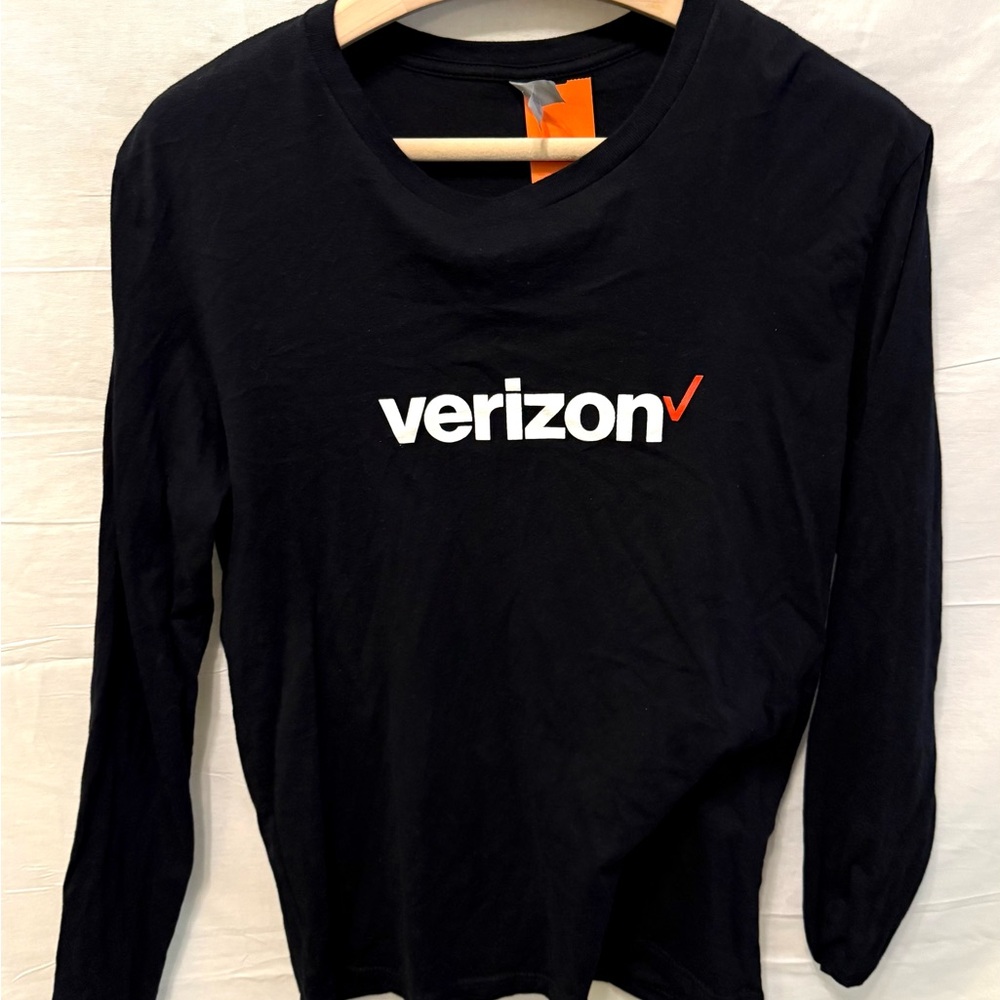 Verizon Long Sleve Shirt  Medium